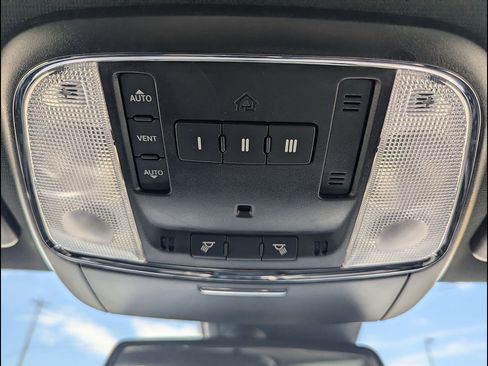 Used 2023 Dodge Charger R/T w/ Plus Group RWD image 37