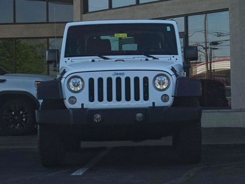 Used 2017 Jeep Wrangler Sport w/ Connectivity Group AWD/4WD image 7