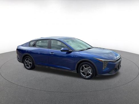 Used 2025 Kia K4 FWD image 2