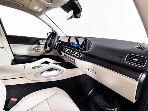 New 2026 Mercedes-Benz GLS 450 4MATIC image 32