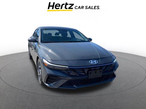 Used 2025 Hyundai Elantra SEL image 1