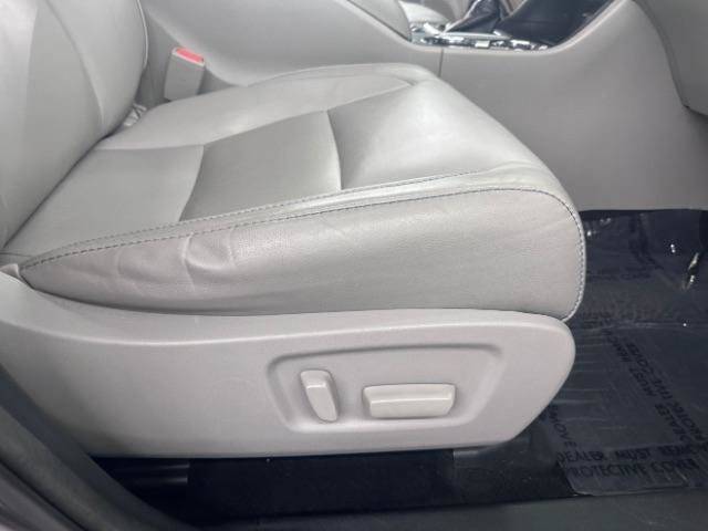 Used 2017 Toyota Highlander XLE AWD/4WD image 13