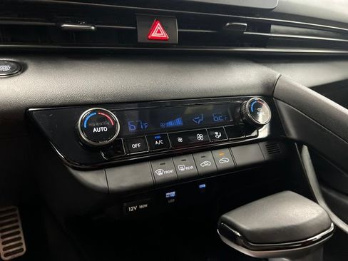 Used 2025 Hyundai Elantra Sport FWD image 28
