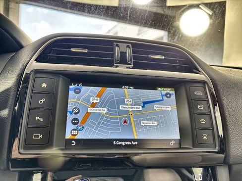 Used 2018 Jaguar F-PACE Premium AWD/4WD image 20
