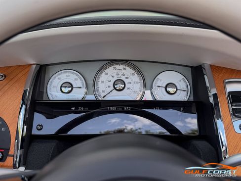 Used 2017 Rolls-Royce Dawn RWD image 14