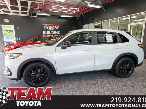 Used 2025 Honda HR-V Sport image 1