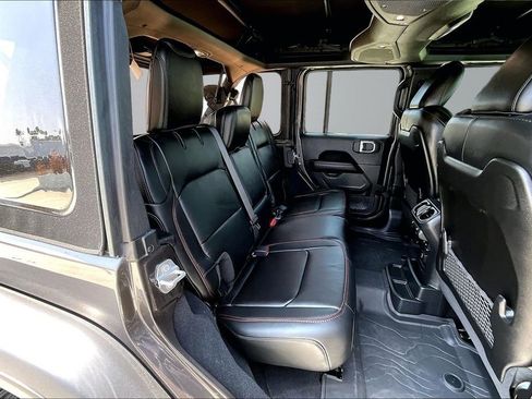 Certified 2025 Jeep Wrangler Unlimited Rubicon w/ Convenience Group AWD/4WD image 18