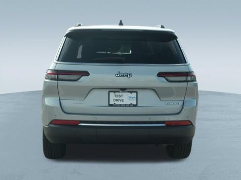 Used 2023 Jeep Grand Cherokee L Limited AWD/4WD image 8