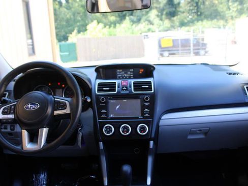 Used 2018 Subaru Forester 2.5i image 9