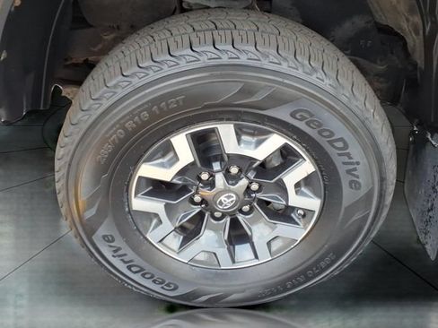 Used 2019 Toyota Tacoma TRD Off-Road w/ TRD Premium Off Road Package AWD/4WD image 28