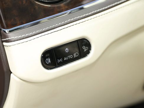 Used 2020 Bentley Flying Spur W12 image 27