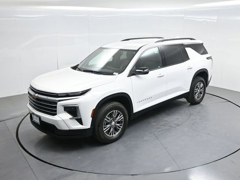 Used 2025 Chevrolet Traverse LT AWD/4WD image 45