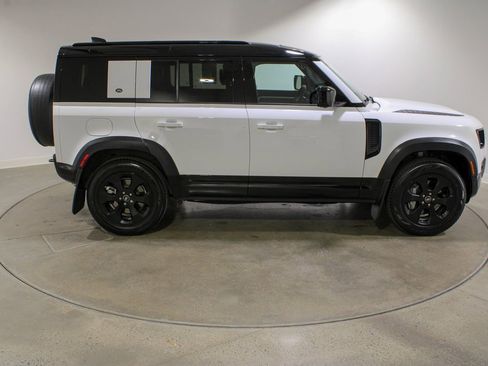 Used 2023 Land Rover Defender 110 X-Dynamic SE image 6