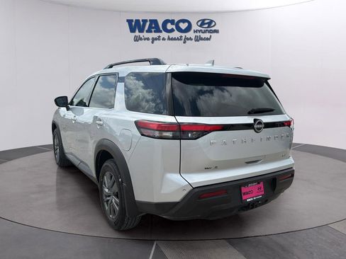 Used 2024 Nissan Pathfinder SV w/ SV Premium Package image 9