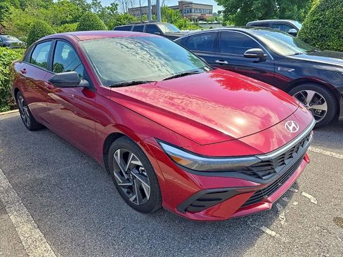 Certified 2025 Hyundai Elantra Sport FWD image 2