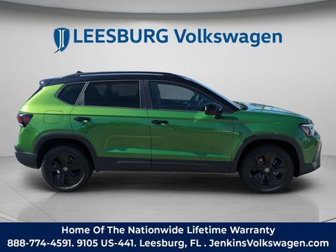 New 2026 Volkswagen Taos SE image 3