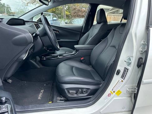 Used 2016 Toyota Prius Four Touring w/ Premium Convenience Package FWD image 10