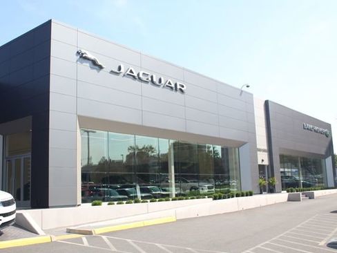 Used 2023 Jaguar F-PACE SVR image 29