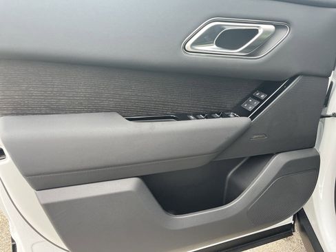 Used 2025 Land Rover Range Rover Velar Dynamic SE image 11