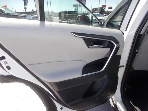 Used 2020 Toyota RAV4 XLE FWD image 25
