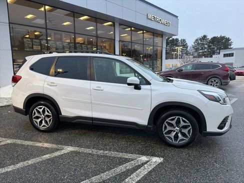 Used 2022 Subaru Forester Premium image 13