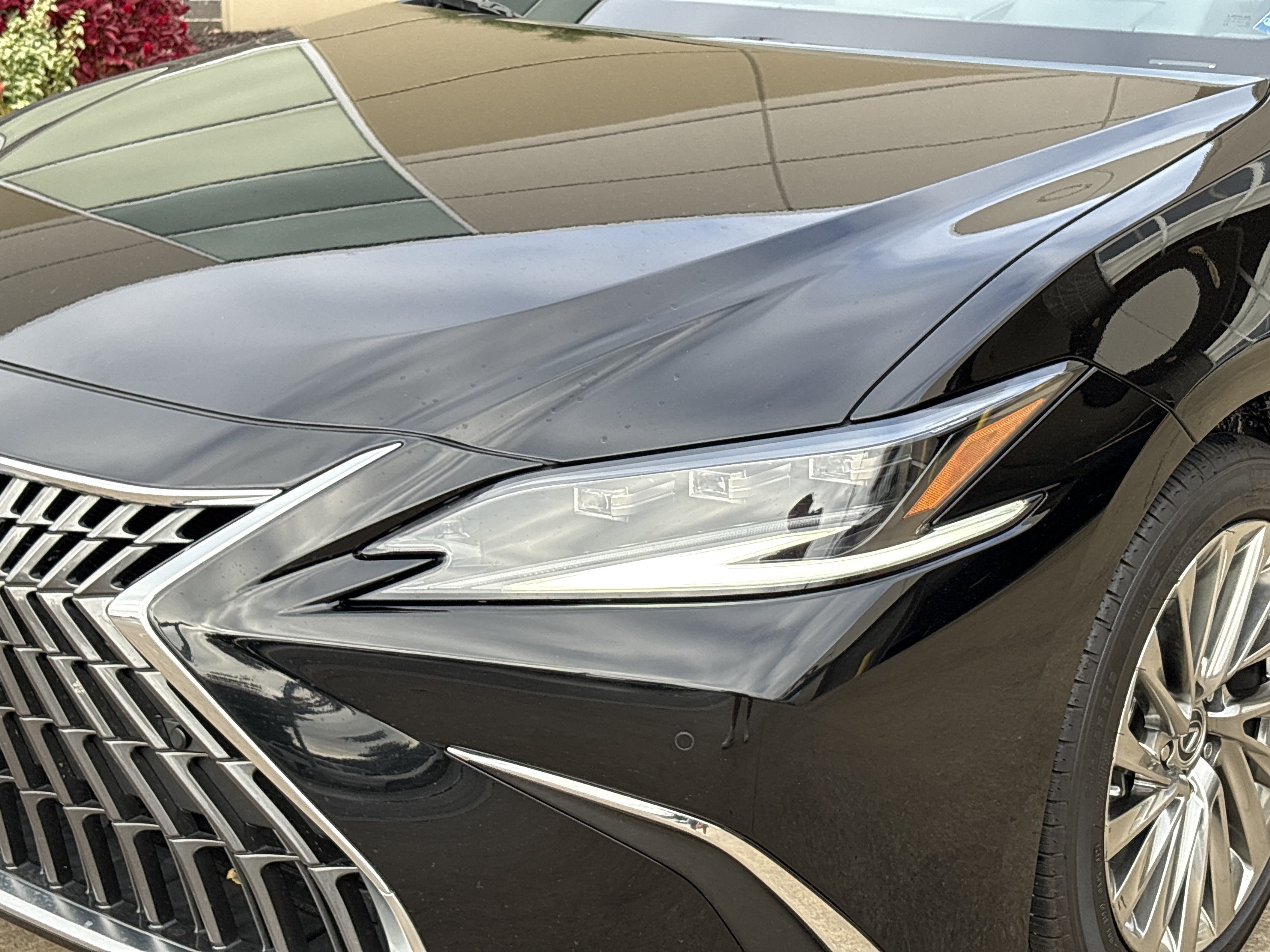 Used 2023 Lexus ES 300h w/ Protection Package (P2) FWD image 6