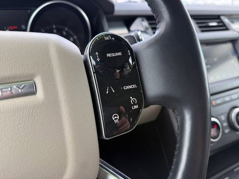 Used 2020 Land Rover Discovery Landmark image 21