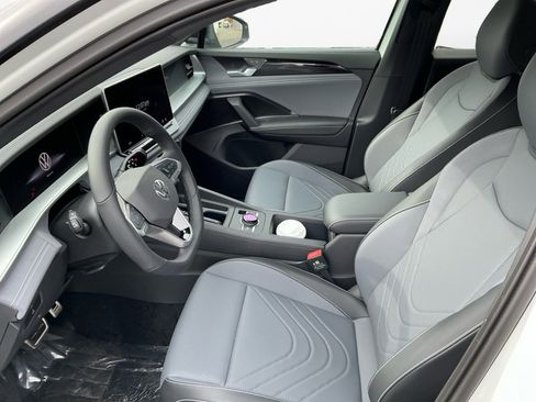 New 2026 Volkswagen Tiguan SE R-Line image 9