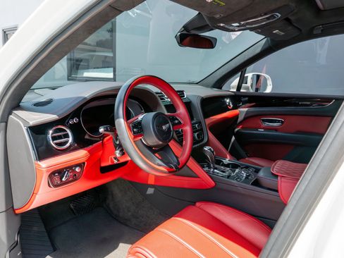 Used 2023 Bentley Bentayga AWD/4WD image 48