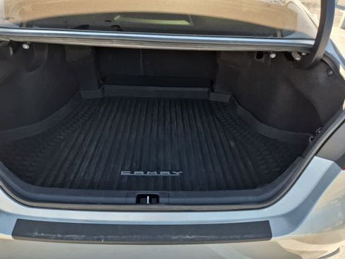 Used 2020 Toyota Camry SE FWD image 11