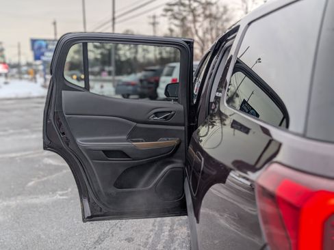 Used 2021 GMC Acadia SLE image 29