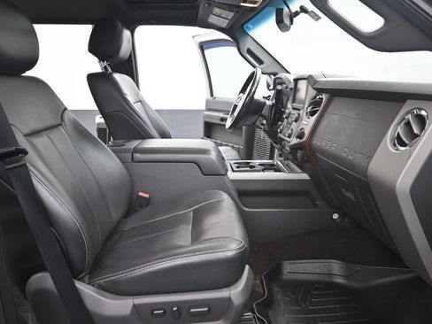 Used 2016 Ford F250 Lariat w/ Lariat Ultimate Package AWD/4WD image 27