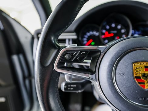 Certified 2021 Porsche Macan image 17