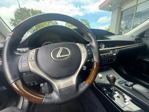 Used 2015 Lexus ES 350 w/ Luxury Pkg & Navigation w/ Luxury Package FWD image 18