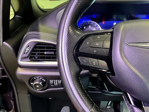 Used 2019 Chrysler Pacifica Limited w/ Advanced Safetytec Group FWD image 11