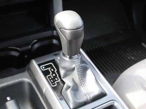 Used 2019 Toyota Tacoma TRD Off-Road AWD/4WD image 27