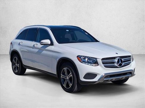 Used 2017 Mercedes-Benz GLC 300 4MATIC image 3