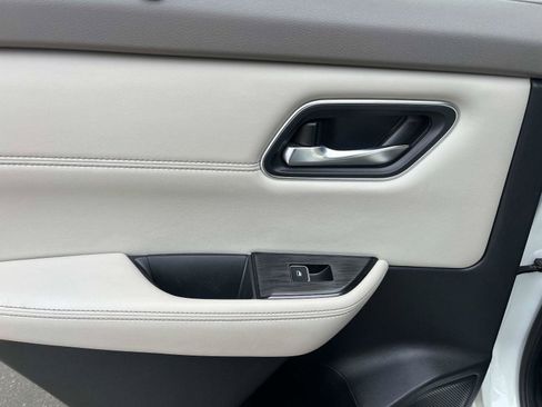 Used 2021 Nissan Rogue SL w/ Premium Package image 12