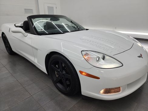 Used 2005 Chevrolet Corvette Convertible w/ Preferred Equipment Group RWD image 2