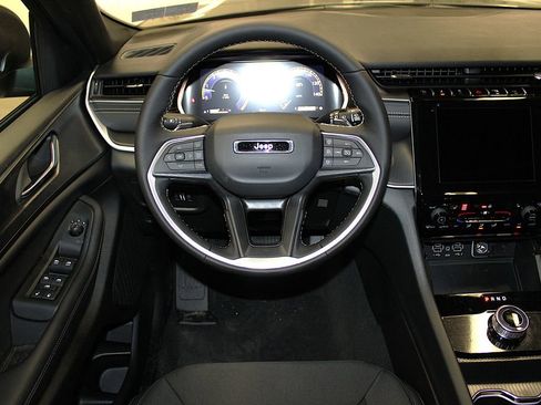 New 2026 Jeep Grand Cherokee Laredo X image 12