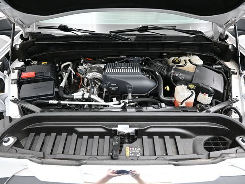 Used 2023 GMC Sierra 1500 SLT AWD/4WD image 8