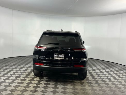 Used 2023 Jeep Grand Cherokee Limited w/ Black Appearance Package image 9