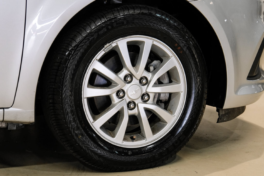 Used 2020 Chevrolet Sonic LT FWD image 63
