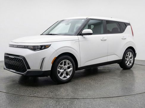 Used 2025 Kia Soul LX w/ LX Technology Package image 3