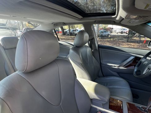 Used 2011 Toyota Camry XLE image 43