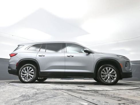 Used 2025 Buick Enclave Preferred w/ Power Package image 56