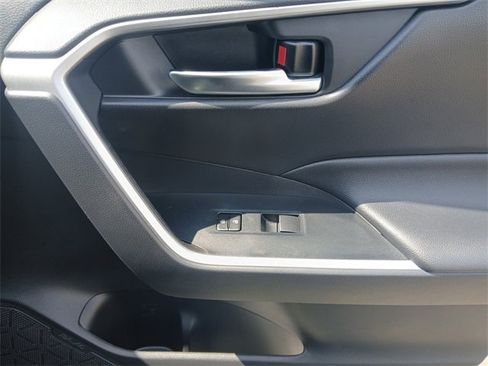 Used 2021 Toyota RAV4 XLE Premium image 16