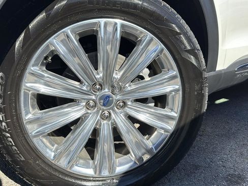 Used 2022 Ford Explorer Limited w/ Limited Technology Package image 9