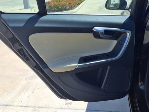 Used 2015 Volvo S60 T5 Premier w/ Convenience Package image 14