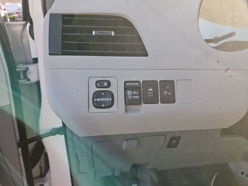 Used 2011 Toyota Sienna XLE image 49